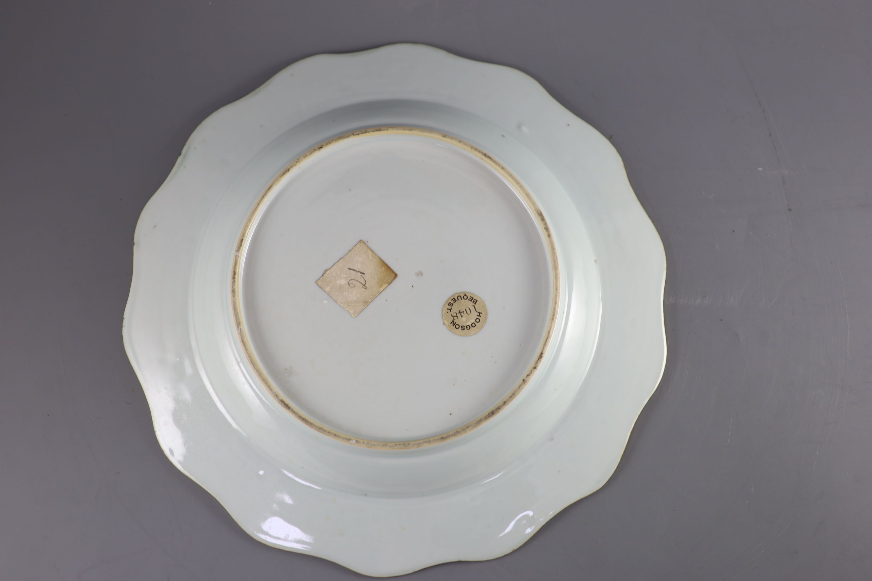 A Chinese porcelain charger, Qing dynasty, mid 18th century, diameter 33cm